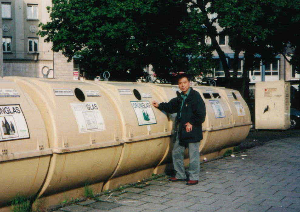 ���ʃS�~�̎��W��